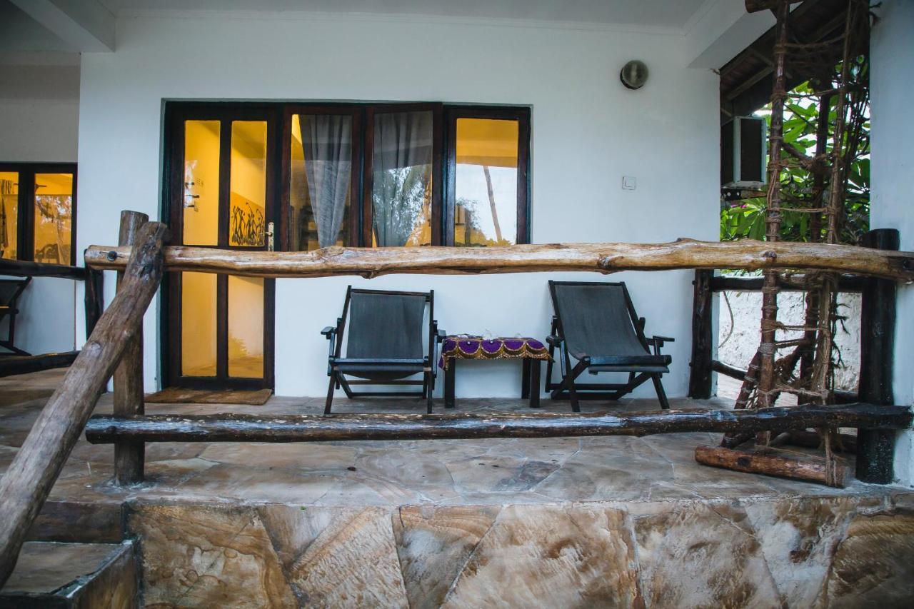 Moonshine Uroa Boutique Hotel Exterior foto